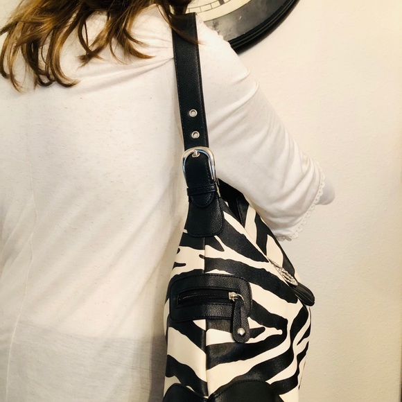 CONCEALED CARRY PURSE ZEBRA PRINT SHOULDER BAG OUTSIDE POCKET PEACE SIGN NEW13X9 - Picture 2 of 12